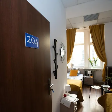 Absynt Hostel *