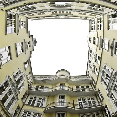 Hostel Absynt
