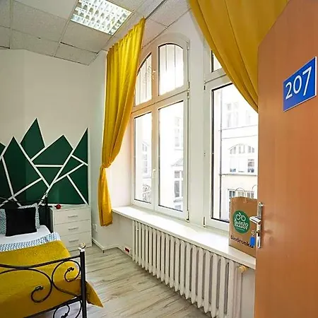 Absynt Hostel *
